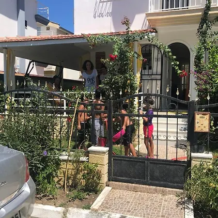 Private Holiday @ Near Long Beach In Villa *